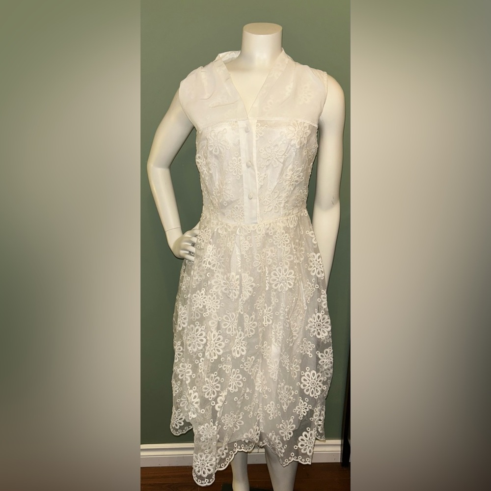 White Lace Sleeveless Dress